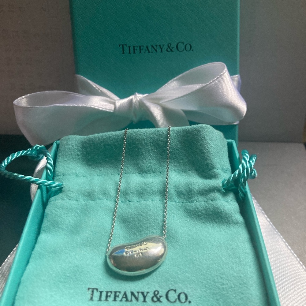 Tiffany & Co Elsa Peretti Bean pendant